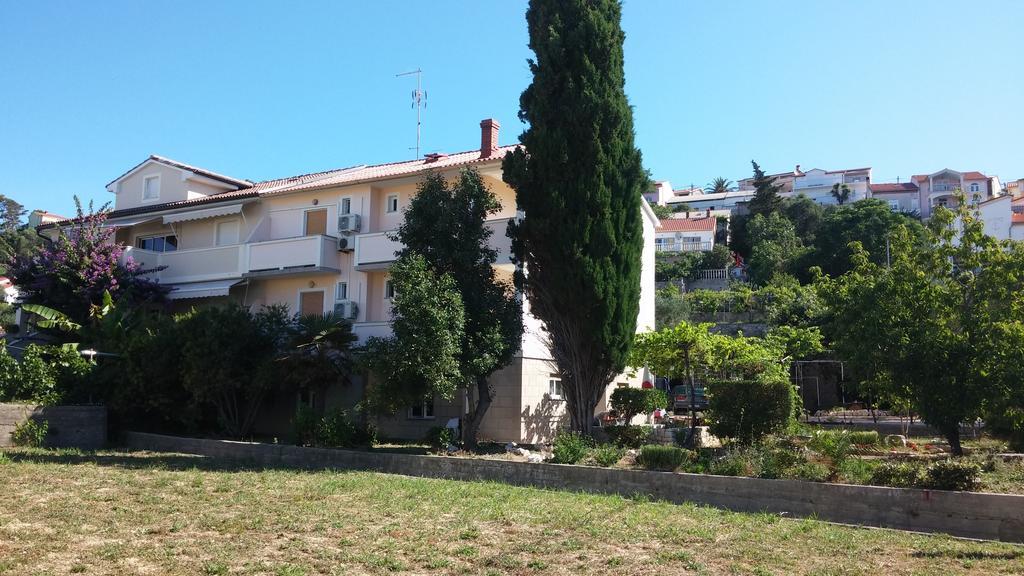 Apartments&Rooms Brna Banjol Buitenkant foto