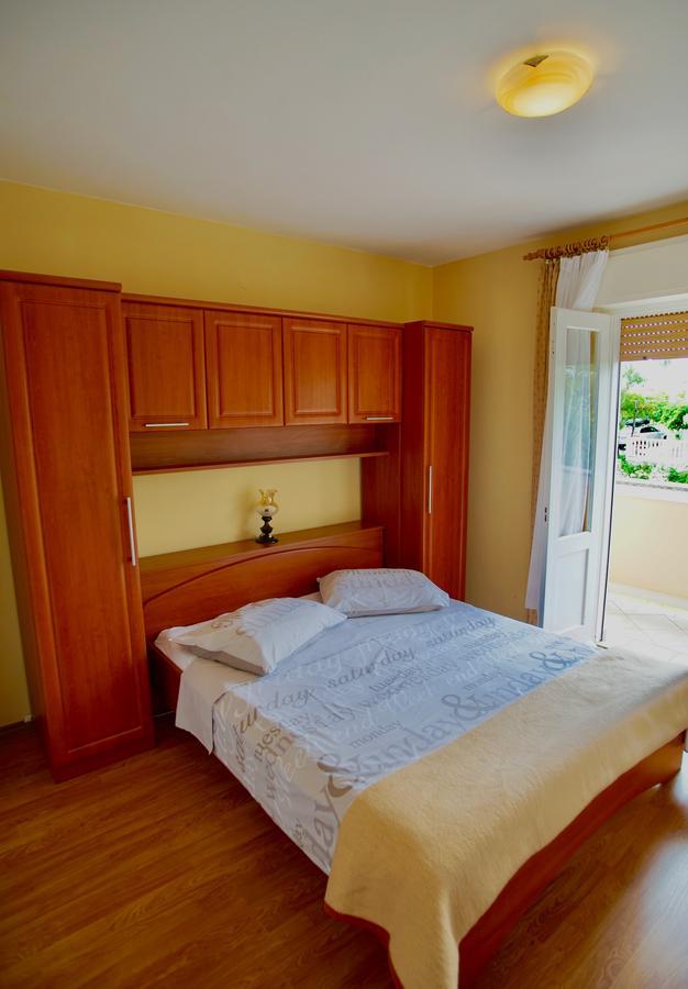 Apartments&Rooms Brna Banjol Buitenkant foto